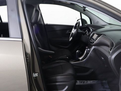 Used 2020 Chevrolet Trax LT w/ Driver Confidence Package image 22