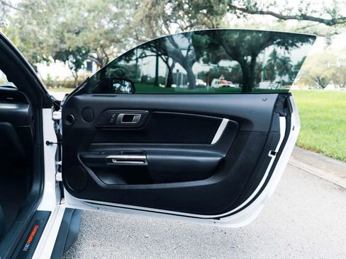 Used 2020 Ford Mustang Shelby GT500 w/ Technology Package image 19