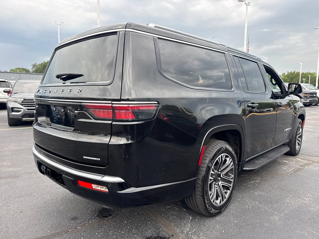 Used 2024 Jeep Wagoneer L Series II w/ Flexible Seating Group AWD/4WD image 7