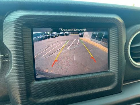 Used 2019 Jeep Wrangler Unlimited Sahara w/ Safety Group AWD/4WD image 18