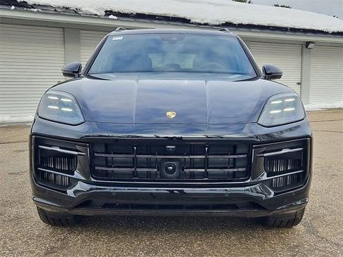 Used 2025 Porsche Cayenne S image 10