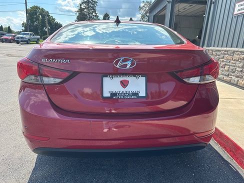 Used 2015 Hyundai Elantra SE w/ Option Group 02 FWD image 4