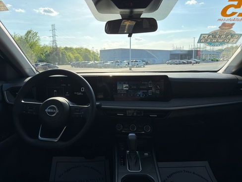 Used 2025 Nissan Kicks SV w/ SV Premium Package image 15