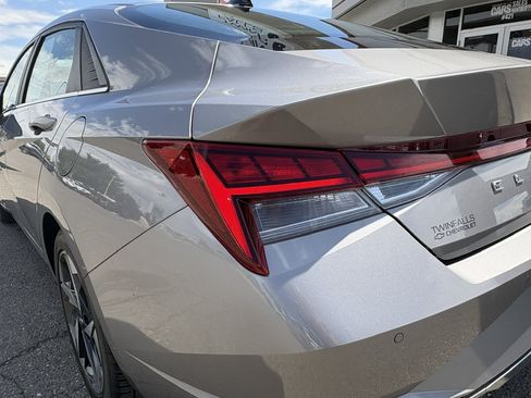 Used 2021 Hyundai Elantra Limited FWD image 42