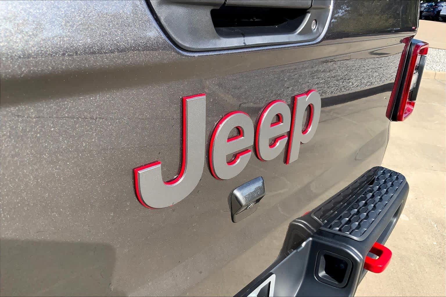 Used 2025 Jeep Gladiator Rubicon w/ Convenience Group AWD/4WD image 29