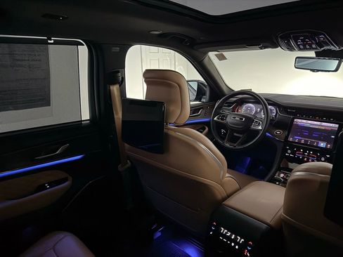 Used 2023 Jeep Grand Cherokee L Summit w/ Advanced Protech Group IV image 34