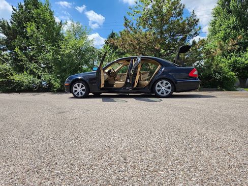 Used 2009 Mercedes-Benz E 350 4MATIC Sedan image 31