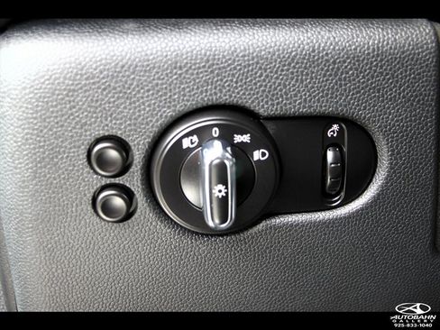 Used 2015 MINI Cooper 4-Door Hardtop w/ Premium Package FWD image 19