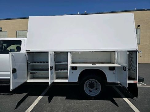 Used 2022 Ford F550 4x4 Crew Cab Super Duty w/ Power Equipment Group image 5