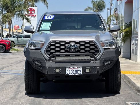Used 2021 Toyota Tacoma TRD Off-Road w/ Technology Package AWD/4WD image 10