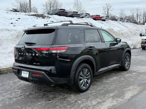 Used 2024 Nissan Pathfinder SV w/ SV Premium Package image 6