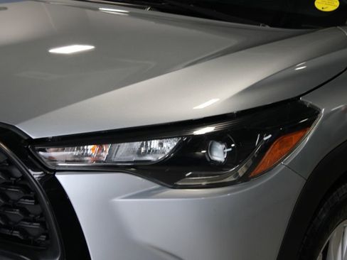 Used 2023 Toyota Corolla Cross LE FWD image 2