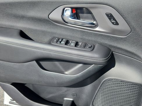 New 2026 Chrysler Pacifica Select image 7