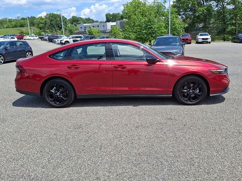 Certified 2025 Honda Accord SE image 8