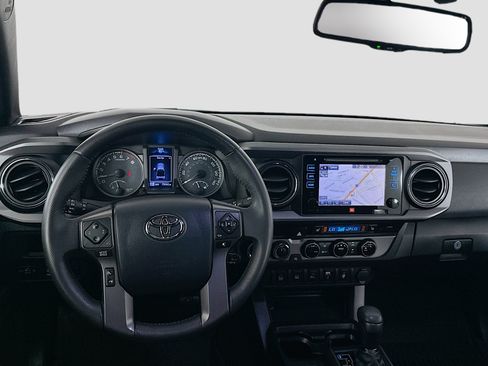Used 2017 Toyota Tacoma TRD Off-Road AWD/4WD image 17