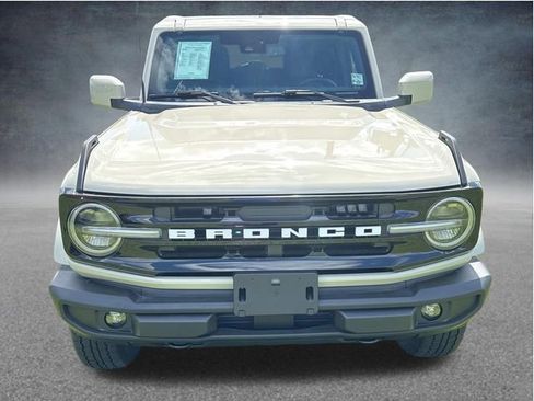 Used 2025 Ford Bronco Outer Banks AWD/4WD image 3