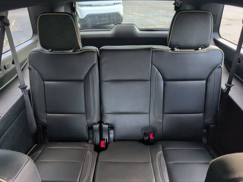 Used 2025 Chevrolet Suburban Premier AWD/4WD image 34