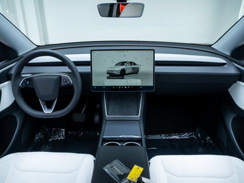 Used 2026 Tesla Model Y 2WD image 8