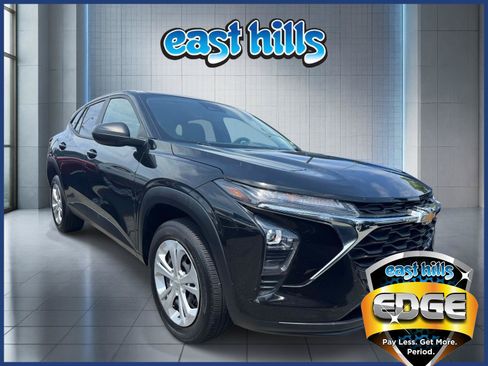 Certified 2024 Chevrolet Trax LS w/ Driver Confidence Package FWD image 1