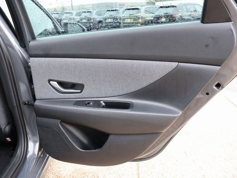 New 2025 Hyundai Elantra Limited image 12