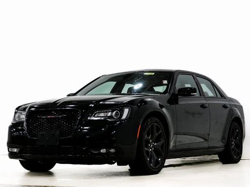 Used 2023 Chrysler 300 S image 3