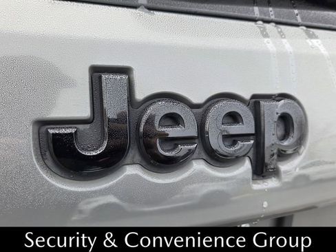 Used 2019 Jeep Grand Cherokee Altitude image 12