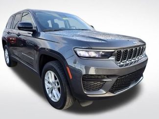 Used 2023 Jeep Grand Cherokee Laredo video 2