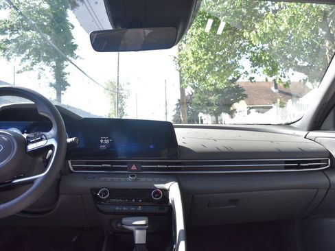 Used 2024 Hyundai Elantra SEL FWD image 28