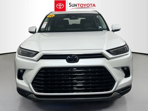 Used 2024 Toyota Grand Highlander Limited image 10