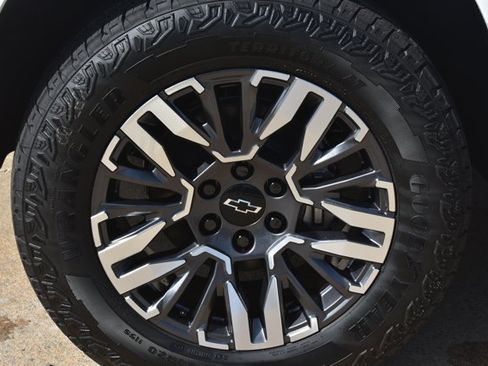 New 2026 Chevrolet Tahoe Z71 w/ Comfort Package AWD/4WD image 9