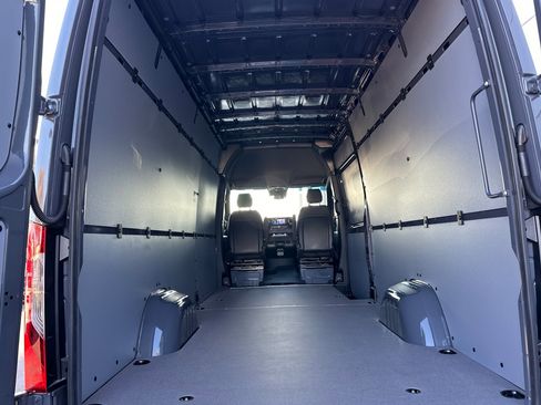 New 2025 Mercedes-Benz Sprinter 2500 image 10