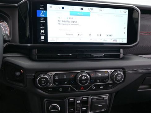 Used 2024 Jeep Gladiator Rubicon w/ Safety Group image 22