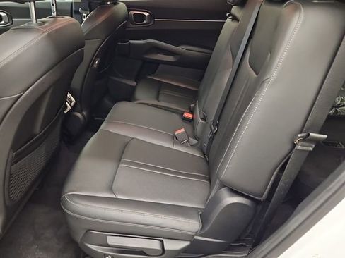 Used 2023 Kia Sorento S image 13