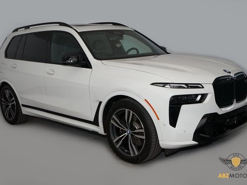 Used 2023 BMW X7 M60i image 2