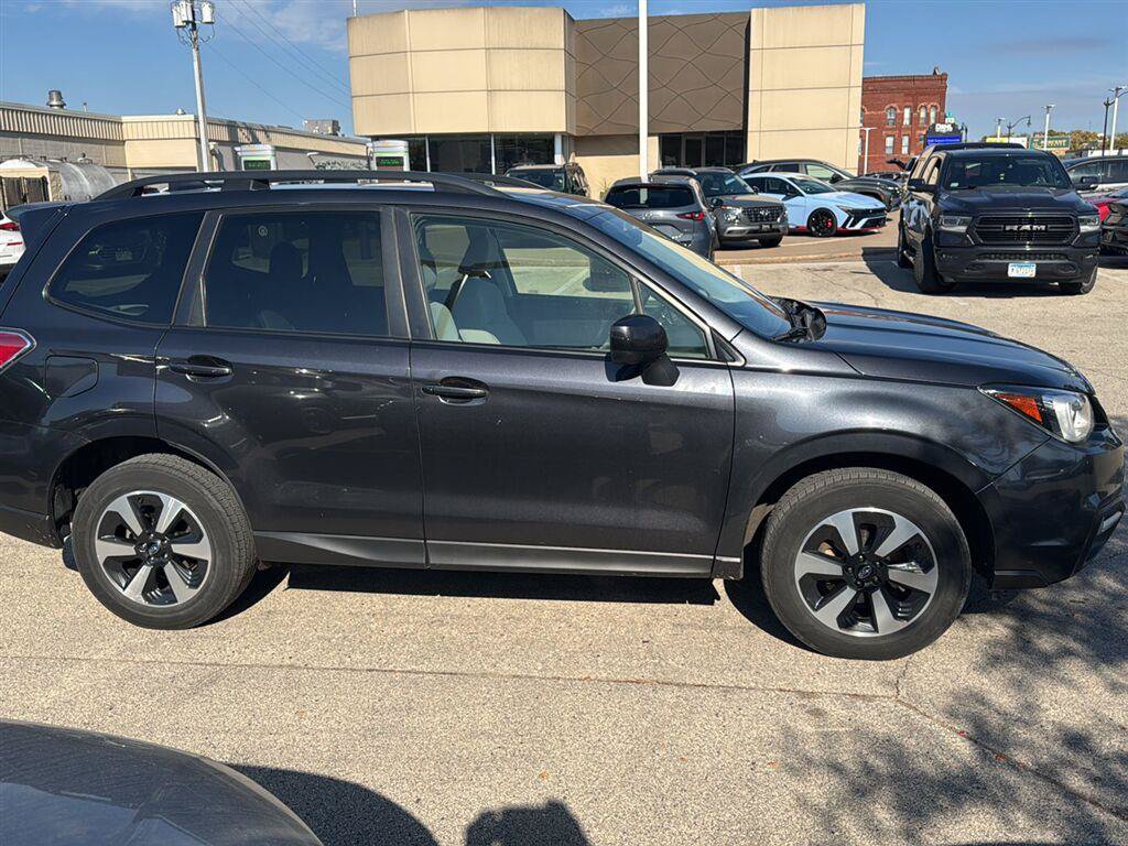Used 2017 Subaru Forester 2.5i Premium w/ All-Weather Package AWD/4WD image 17