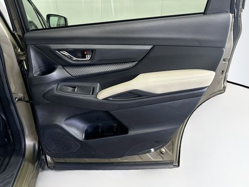 Used 2023 Subaru Ascent Premium w/ Convenience Package image 31