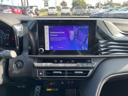 Used 2025 Toyota Camry SE FWD image 10