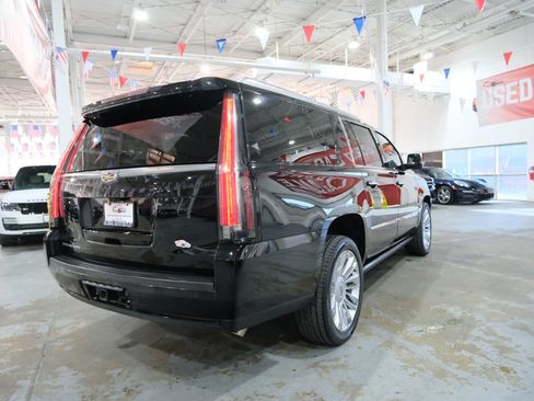 Used 2017 Cadillac Escalade ESV Platinum image 13