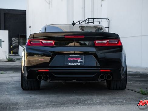 Used 2018 Chevrolet Camaro SS image 17