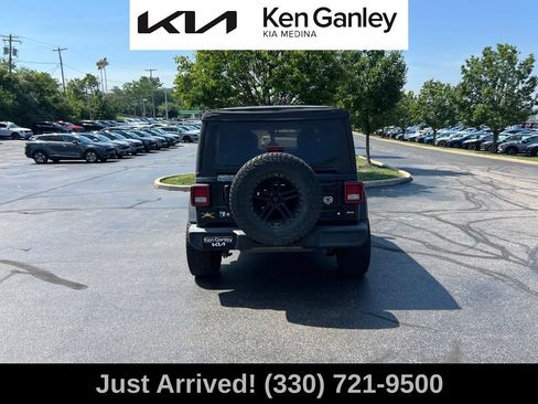 Used 2019 Jeep Wrangler Unlimited Sport S AWD/4WD image 6