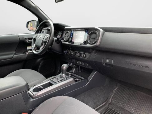 Used 2019 Toyota Tacoma TRD Off-Road image 41