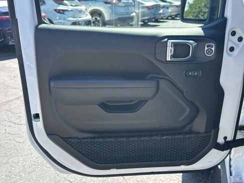 Used 2025 Jeep Wrangler Unlimited Sport AWD/4WD image 11