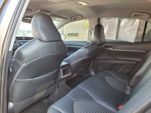 Used 2018 Toyota Camry LE image 13