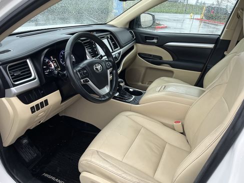 Used 2015 Toyota Highlander XLE image 10