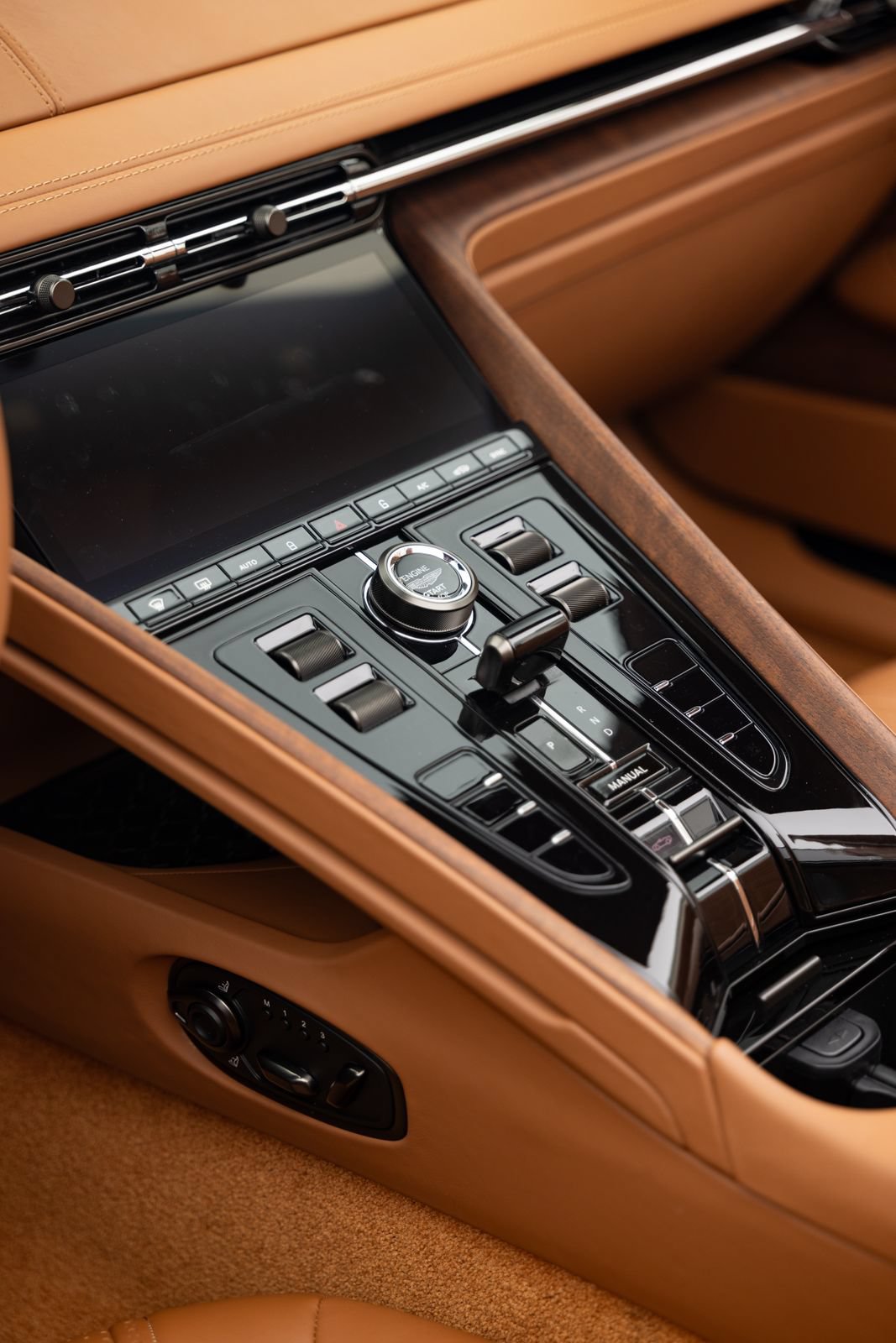 Used 2024 Aston Martin DB12 Convertible RWD image 16
