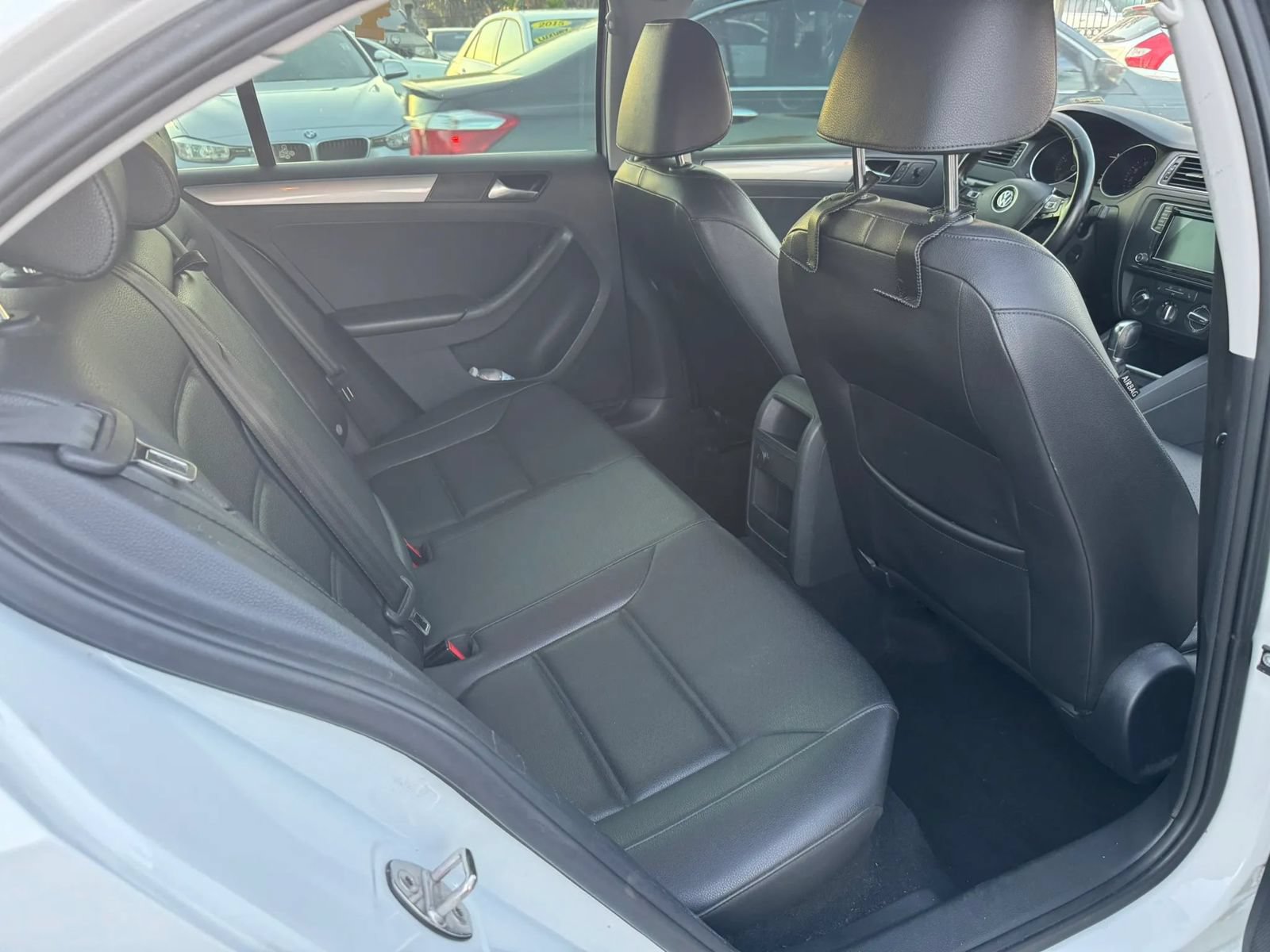 Used 2017 Volkswagen Jetta SE FWD image 4