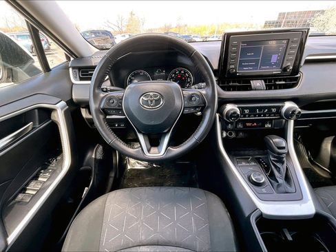 Used 2022 Toyota RAV4 XLE w/ Convenience Package image 5