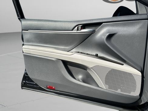 Used 2023 Toyota Camry SE image 16