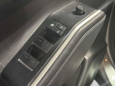Used 2020 Toyota Highlander LE AWD/4WD image 22