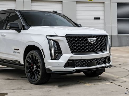 Used 2025 Cadillac Escalade V w/ LPO, ONYX Package AWD/4WD image 28